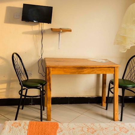 Relief Motel Fort Portal Eksteriør billede