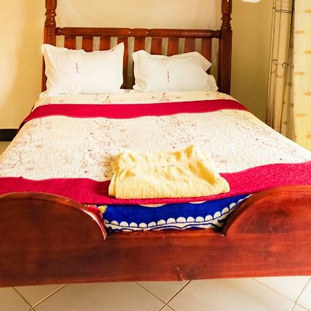 Relief Motel Fort Portal Eksteriør billede