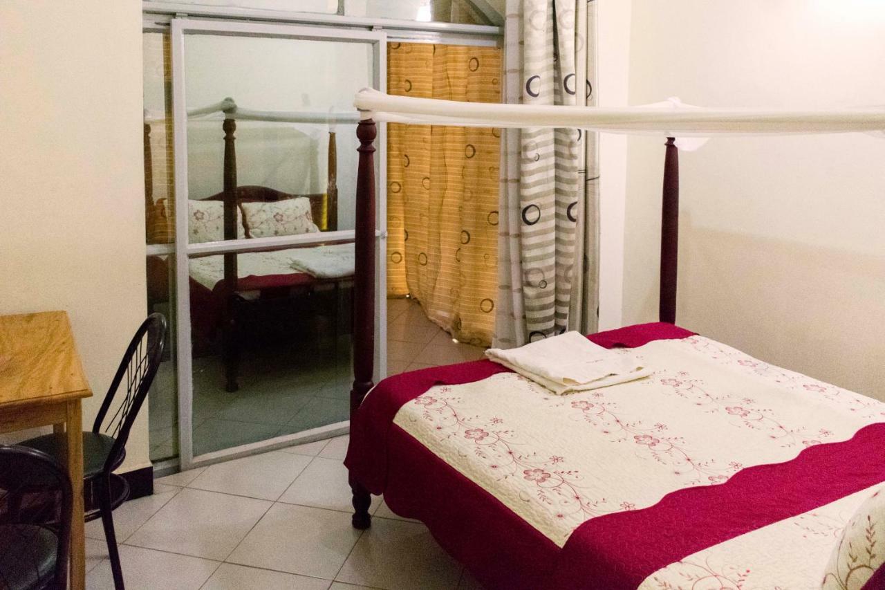 Relief Motel Fort Portal Eksteriør billede