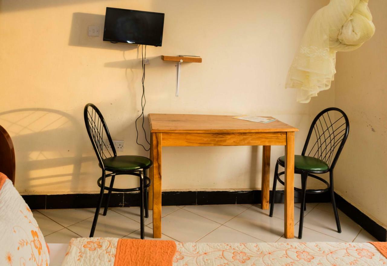 Relief Motel Fort Portal Eksteriør billede