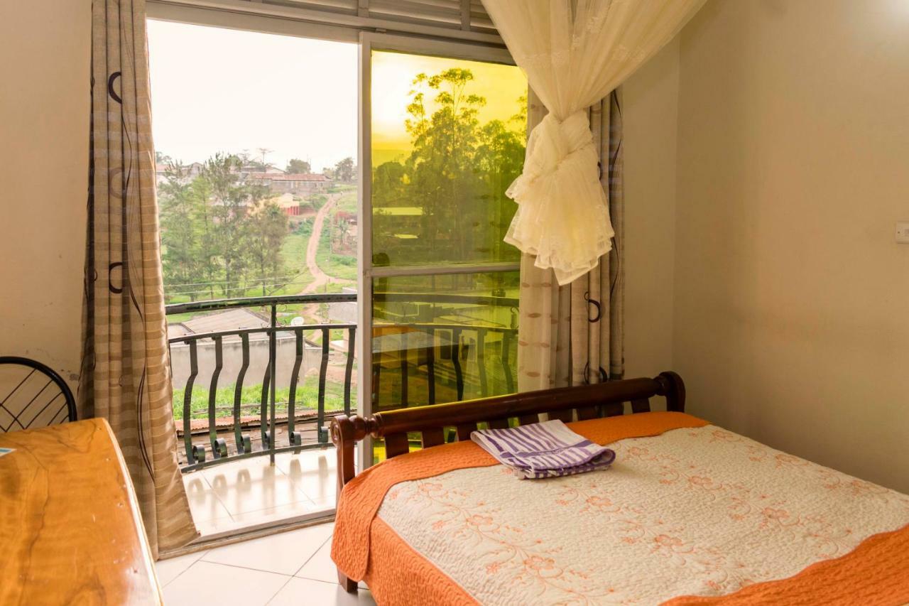 Relief Motel Fort Portal Eksteriør billede