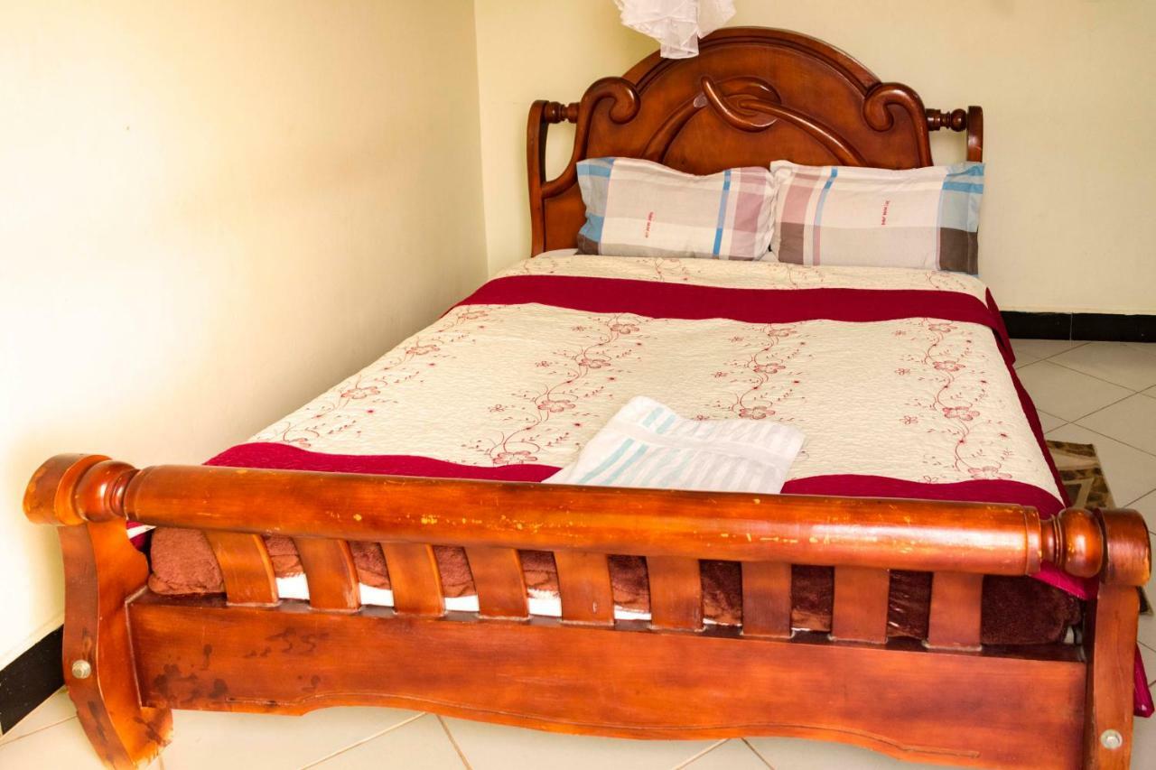 Relief Motel Fort Portal Eksteriør billede