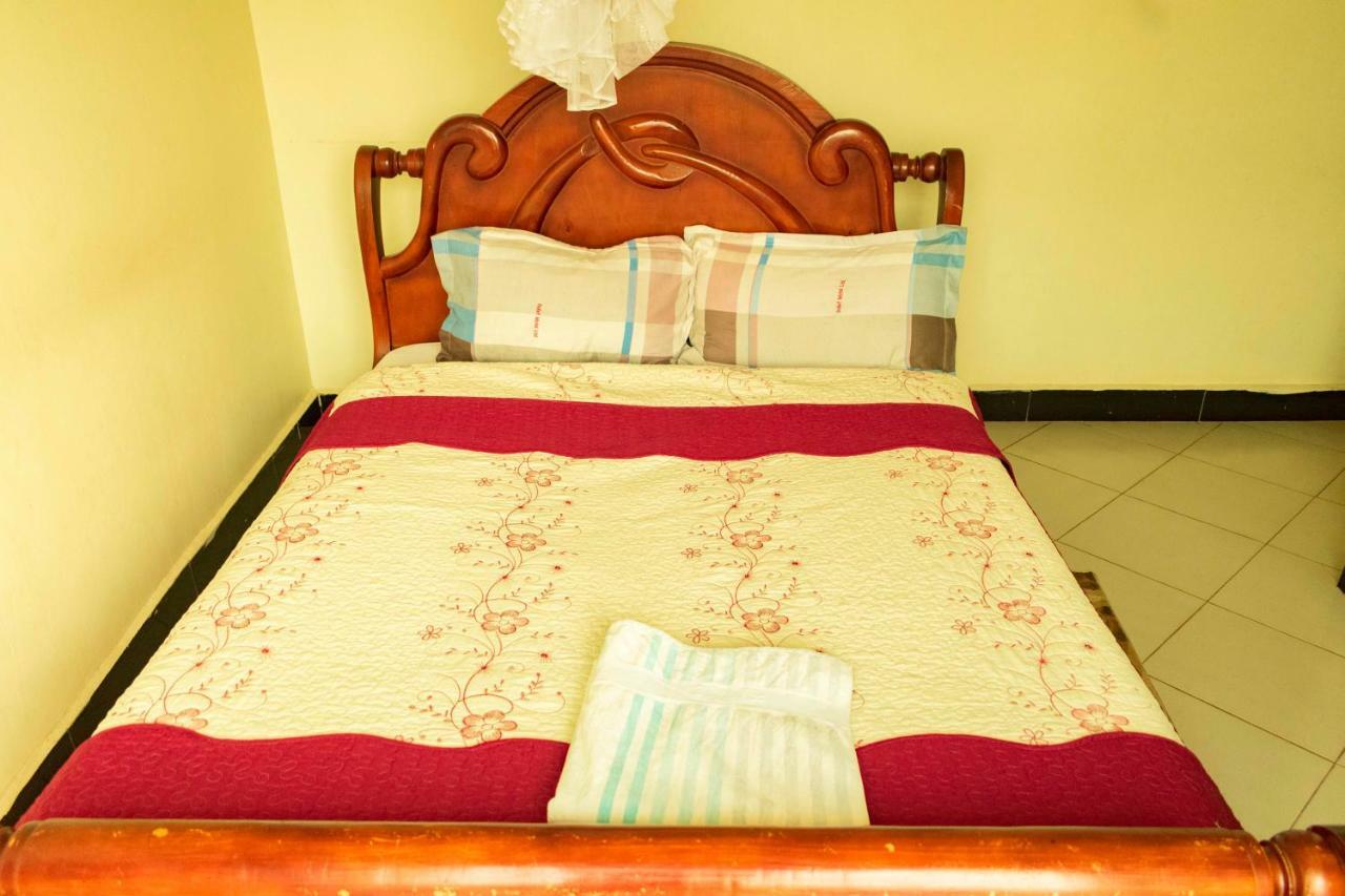 Relief Motel Fort Portal Eksteriør billede