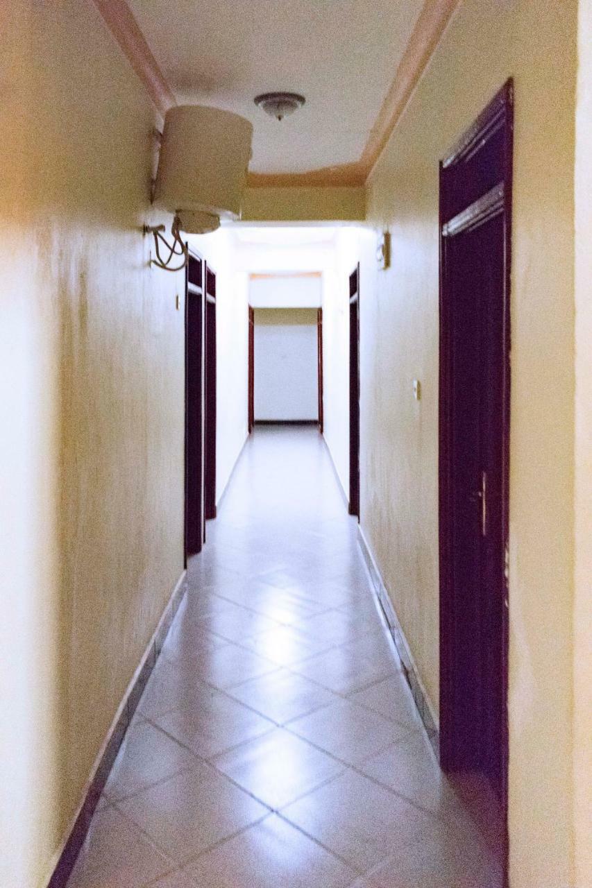 Relief Motel Fort Portal Eksteriør billede