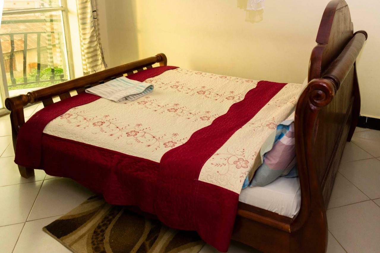 Relief Motel Fort Portal Eksteriør billede