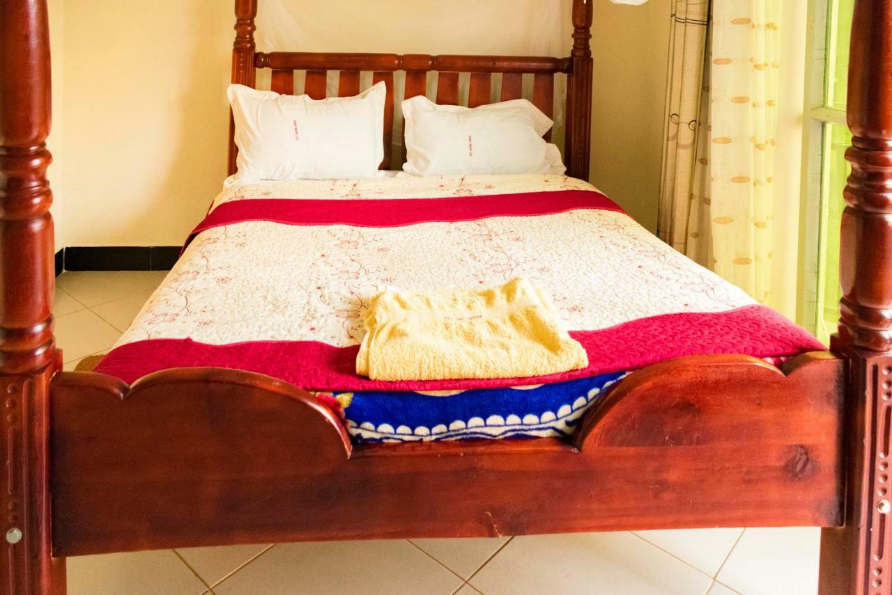 Relief Motel Fort Portal Eksteriør billede