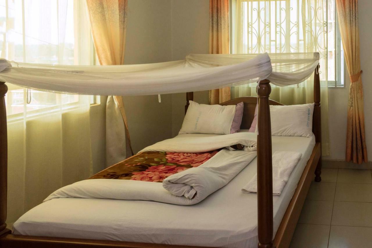 Relief Motel Fort Portal Eksteriør billede