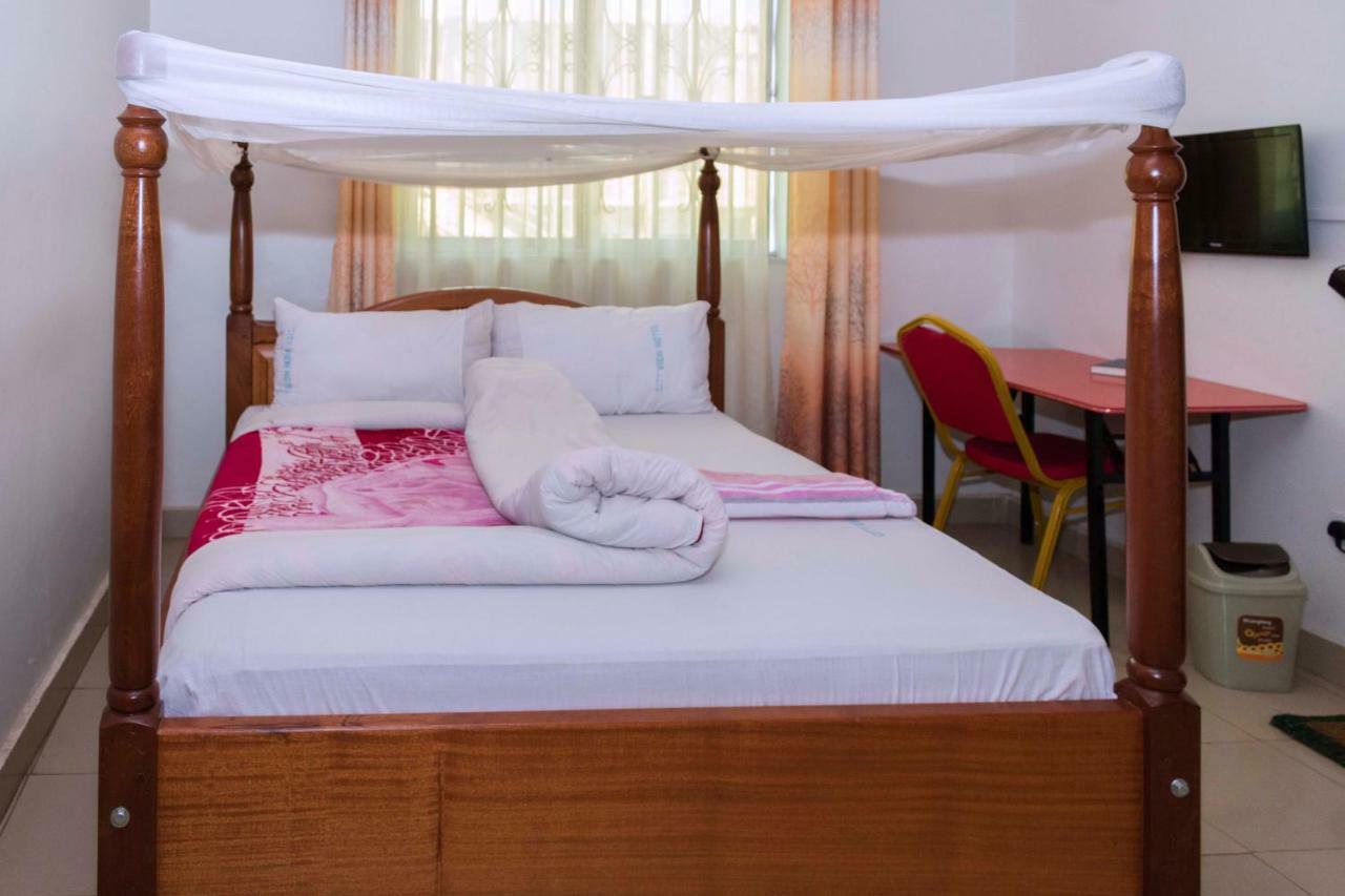 Relief Motel Fort Portal Eksteriør billede